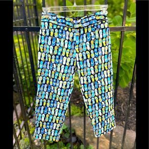 ALANNI Capri style golf pants in black with flip flop print.